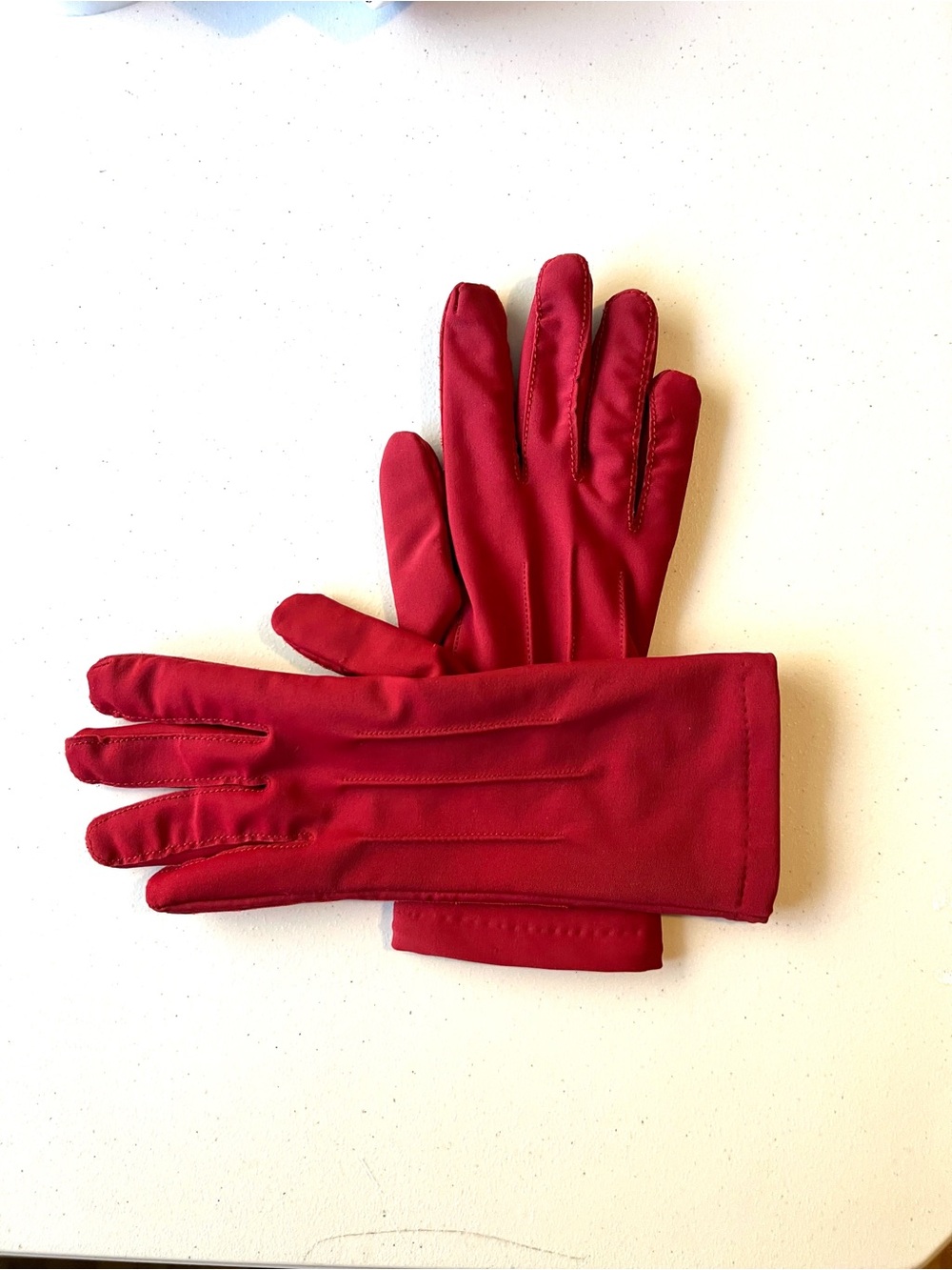 ISOTONER - Driving Gloves
Bright Red - One Size